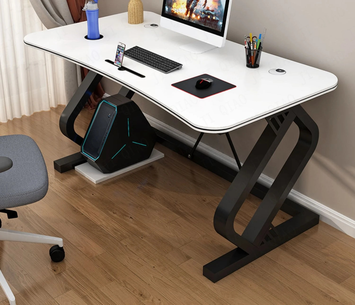 Simplified Computer and Work Desk - The Ideal Daily Office
